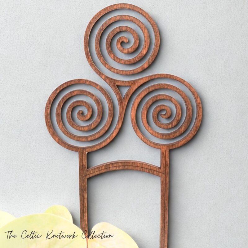 The Triskelle Pot Knot