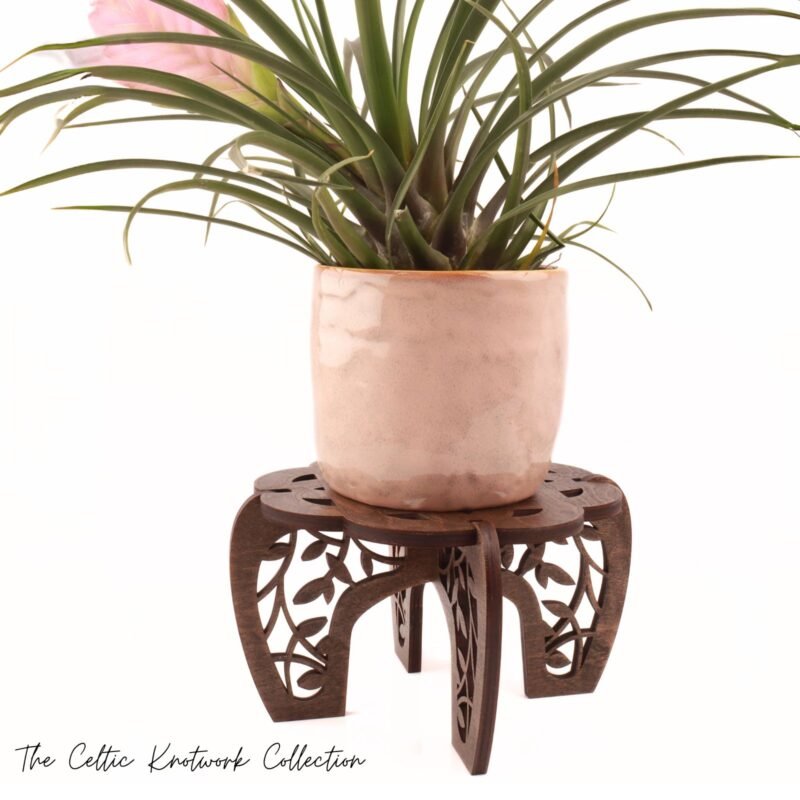 The Solomon’s Knot Pot Stand